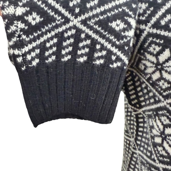 L L Bean Signature BLACK FAIR ISLE KINGFIELD MERINO WOOL SWEATER Women's Small - Picture 4 of 16